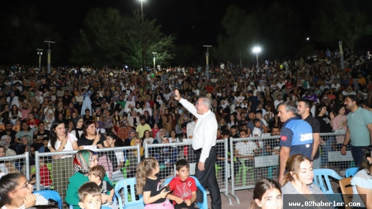 Kahta Belediyesi’nin Düzenlediği Konsere Binlerce Kişi Katıldı