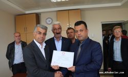 MHP’li Belediye Başkanı mazbatasını aldı 