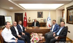 AK Parti heyeti Rektör Turgut’u tebrik etti 