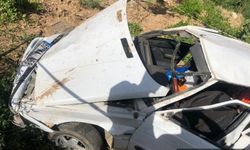 Otomobil Şarampole Yuvarlandı: 3 Yaralı 