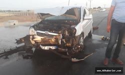  Hafif ticari araç ile otomobil çarpıştı: 4 Yaralı 