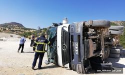  Hafriyat kamyonu devrildi: 1 yaralı