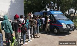 Jandarma ekiplerinden kaçak göçmen operasyonu