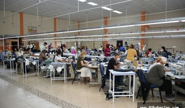Tarsus Belediyesi’nin Tekstil Atölyesi Hem İstihdama Hem İhracata Katkı Sağlıyor